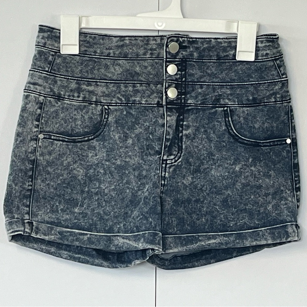 EUC Women’s TINSELTOWN Jean Shorts. Size 7.